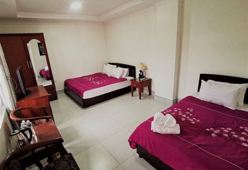 Frontier Hostel & Tours