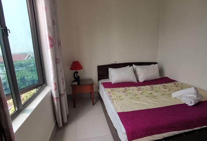 Frontier Hostel & Tours