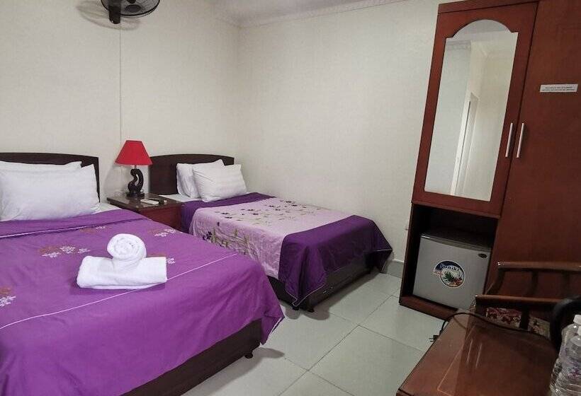 Frontier Hostel & Tours