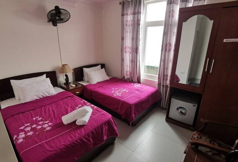 Frontier Hostel & Tours