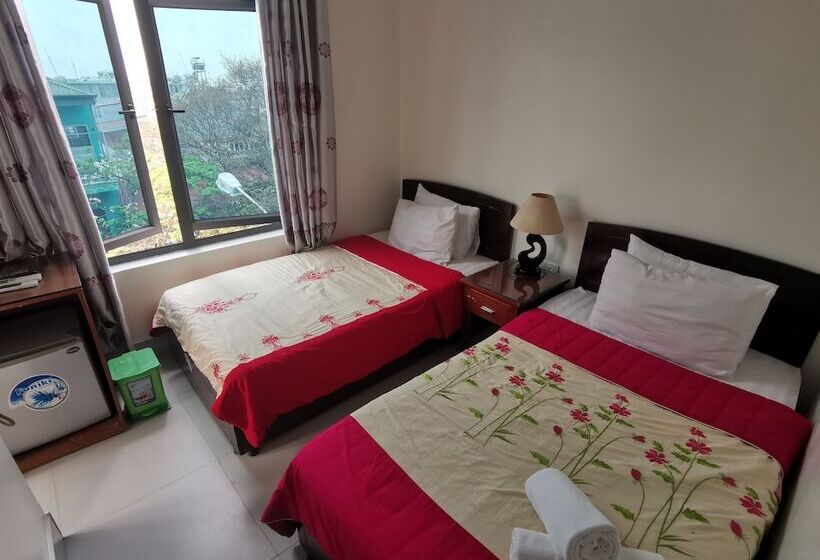 Frontier Hostel & Tours