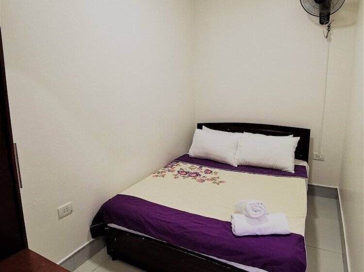 Frontier Hostel & Tours
