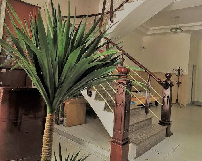 Frontier Hostel & Tours