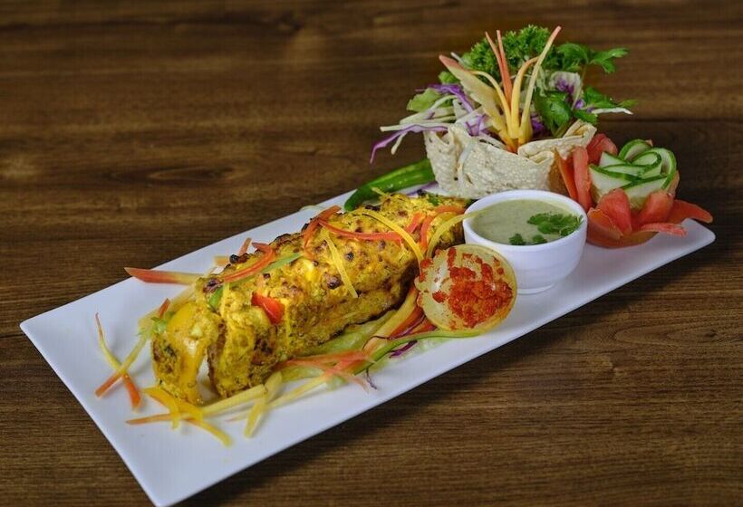 Отель Comfort Inn , Statue Of Unity