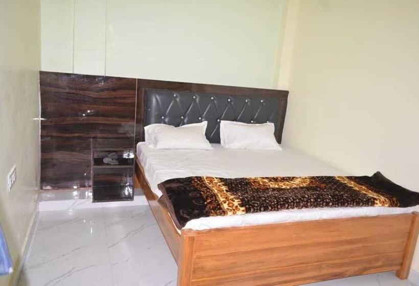 فندق Oyo 80883  Av Priya