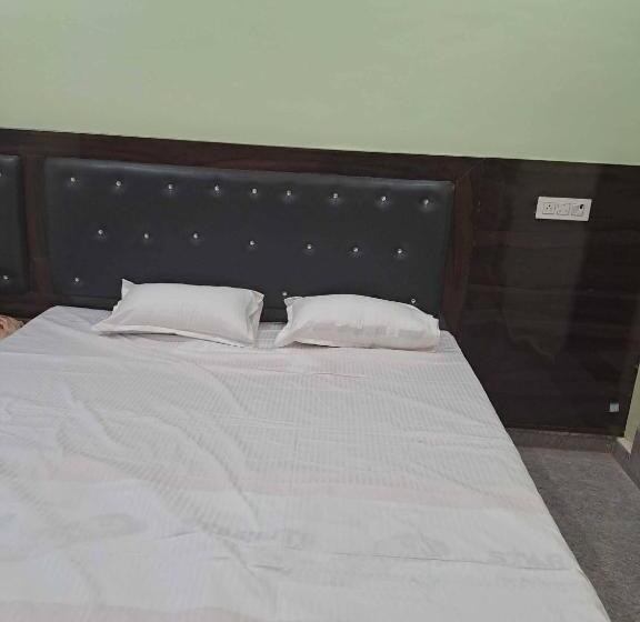 فندق Oyo 80883  Av Priya