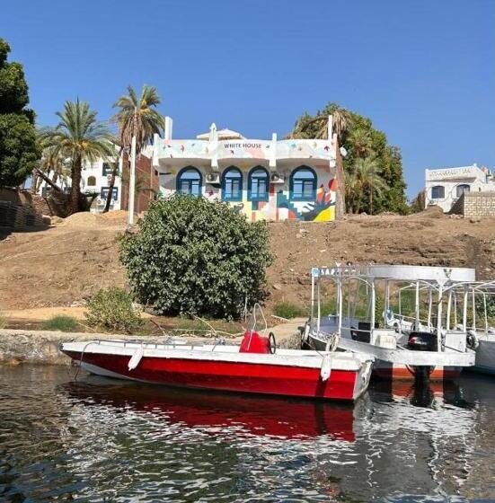 پانسیون White House