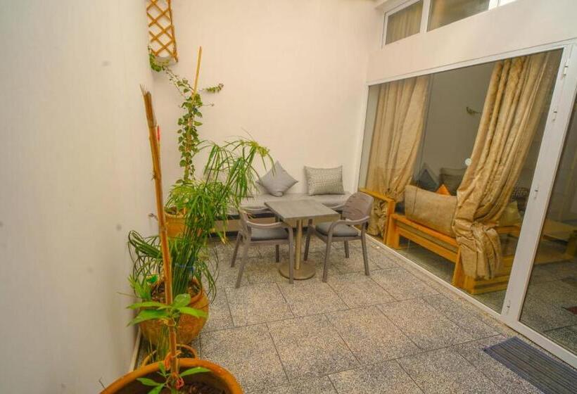 هتل Big Blue Guest House
