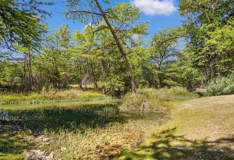 پانسیون River Run Park Model Cabin On Guadalupe