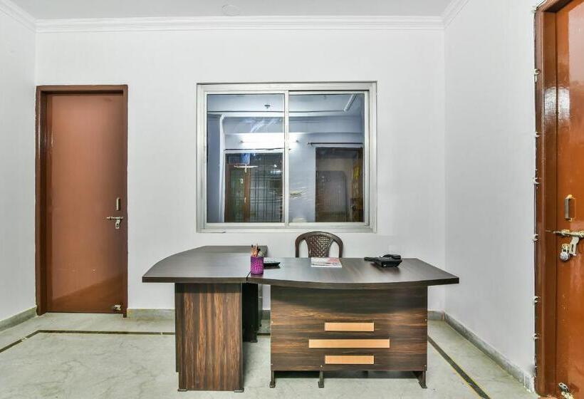 Collection O Hotel Vijay Inn Near Gomti Riverfront Park