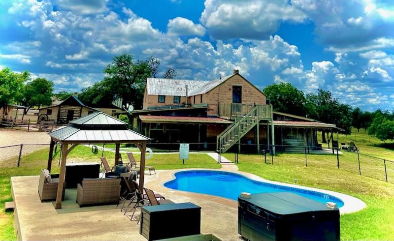 هتل Country Inn Cottages
