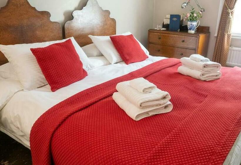Отель Maids Guest Rooms