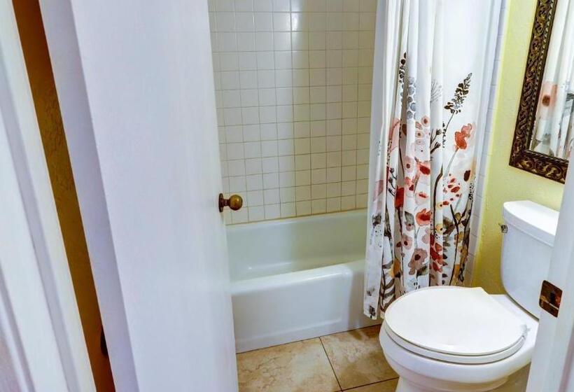 Papakea K303 2bed/2bath Stunning Ocean & Pool Views