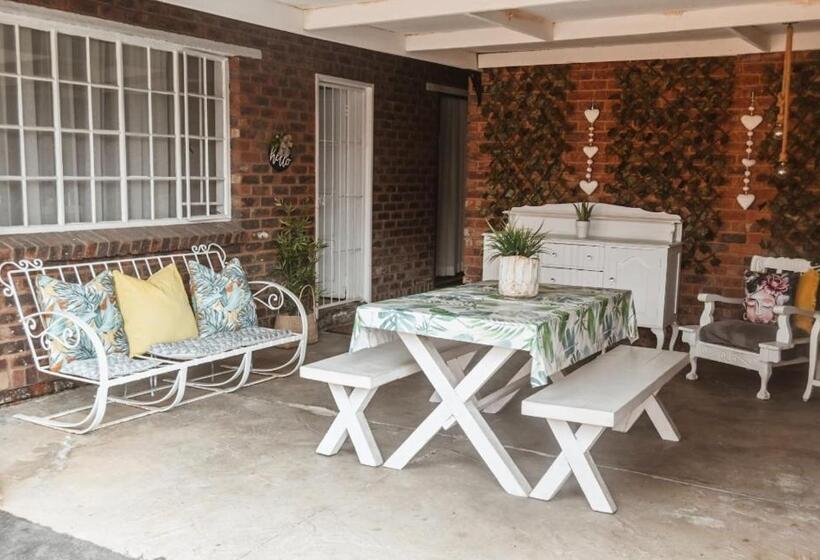 ペンション Zhantique Guest House 1  Unit 5