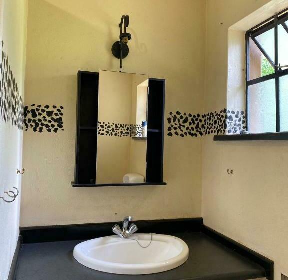 צימר Kwa Mbandeni Farm Lodge