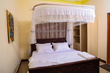 هتل Crown Inn Bulindo