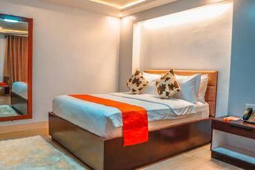 Aya Hotel & Residences