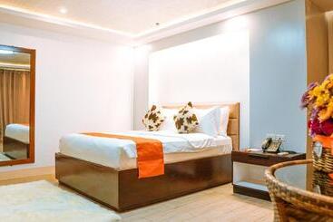 Aya Hotel & Residences