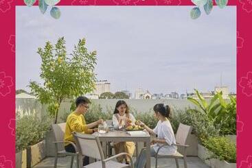 هتل M Village Lê Văn Sỹ