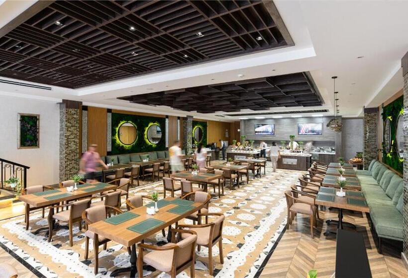 هتل Shamsan Airport