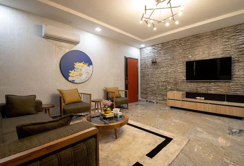 Yanna Apartment By Khaliques