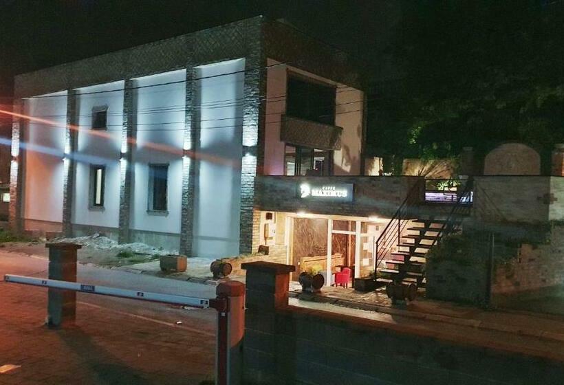 هاستل Castello Inn