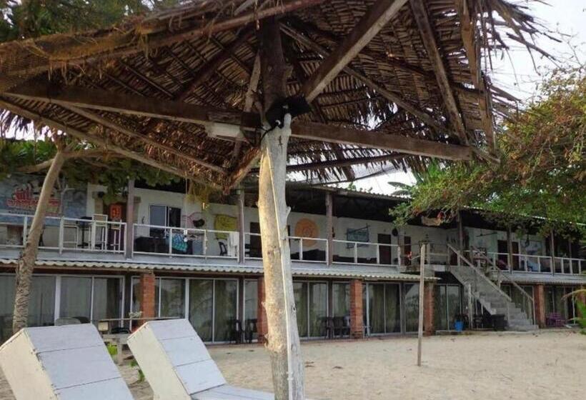 هتل Oyo Home 90641 Naga Puri Beach Retreat