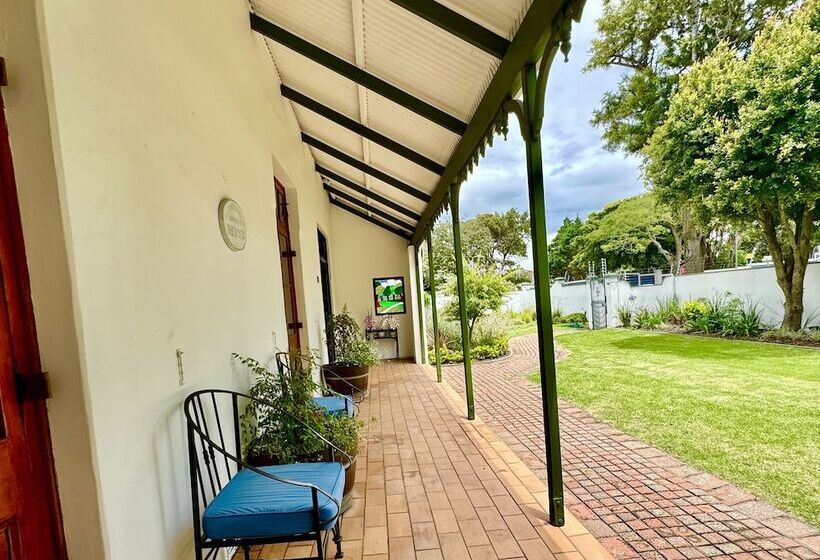 Пансион Whistlewood Guesthouse Walmer, Port Eizabeth