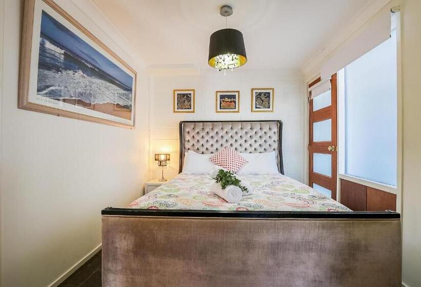 1770 Sovereign Lodge Retreat