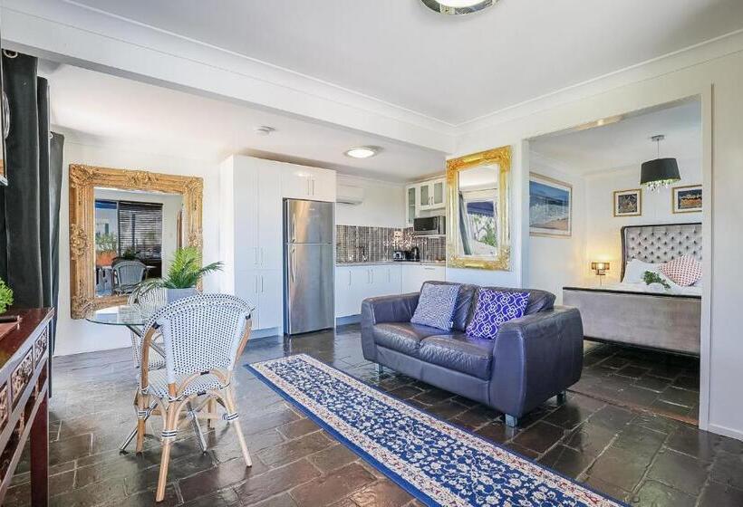 1770 Sovereign Lodge Retreat