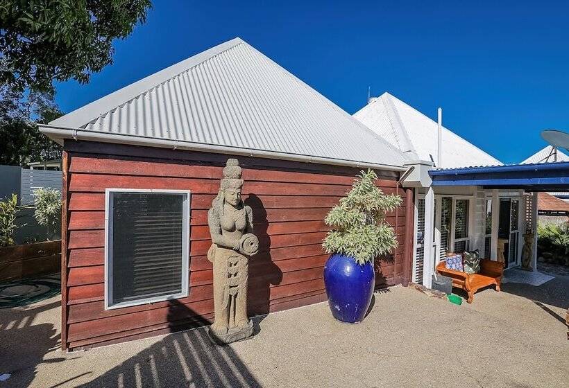 1770 Sovereign Lodge Retreat