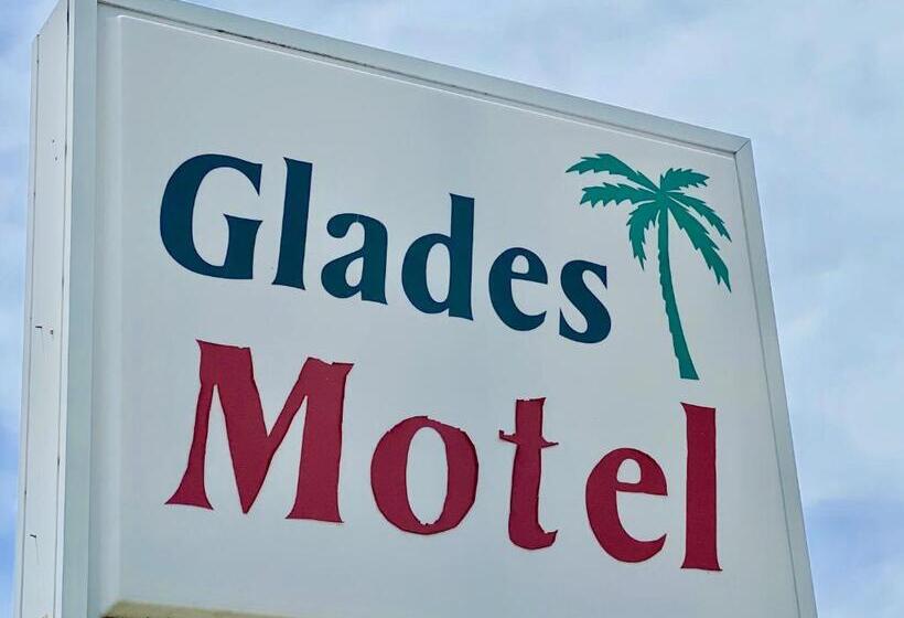 Glades Motel   Naples