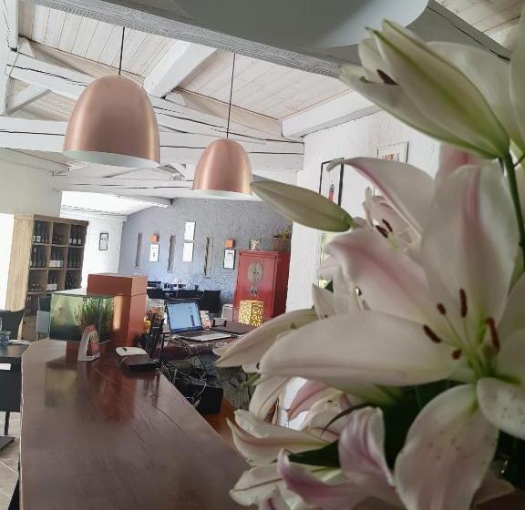 Отель Auberge Val Moureze Hôtel & Spa