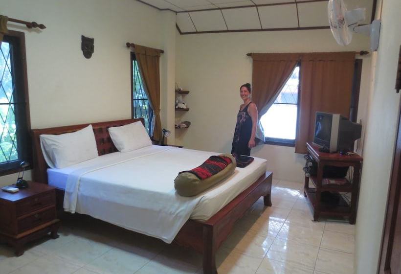 בית מלון כפרי Berghof Resort Samui