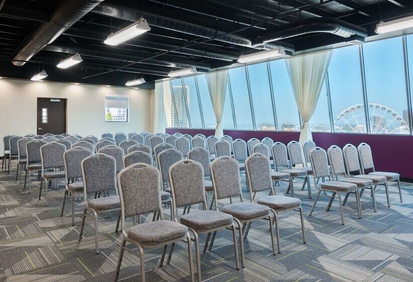 בית מלון כפרי Home2 Suites By Hilton Atlanta Downtown