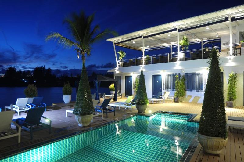 هتل Phuket Boat Quay