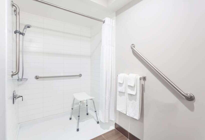 Microtel Casselman