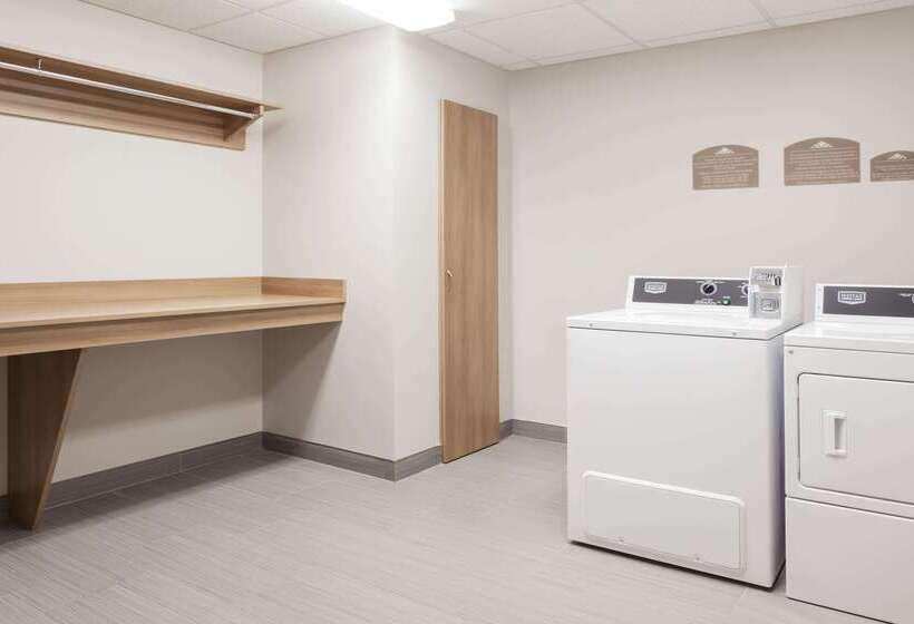 Microtel Casselman