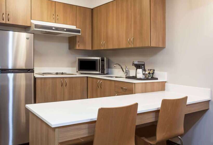 Microtel Casselman
