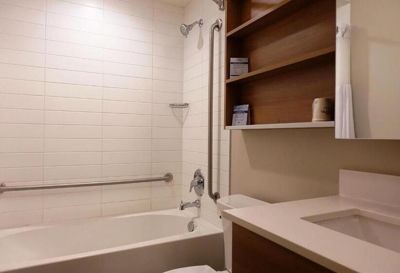 Microtel Casselman