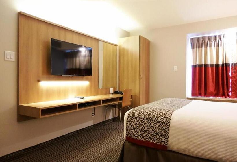 Microtel Casselman