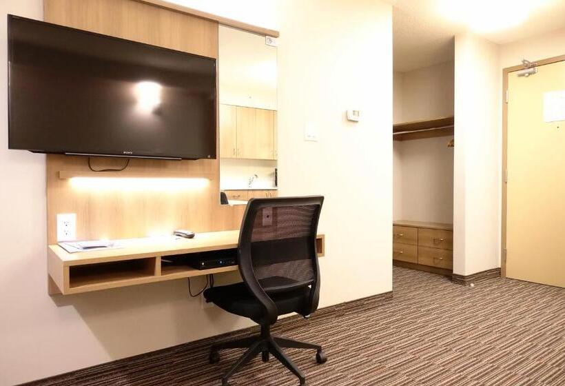 Microtel Casselman
