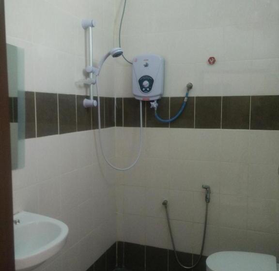 Penarak Bamboo Beach Motel