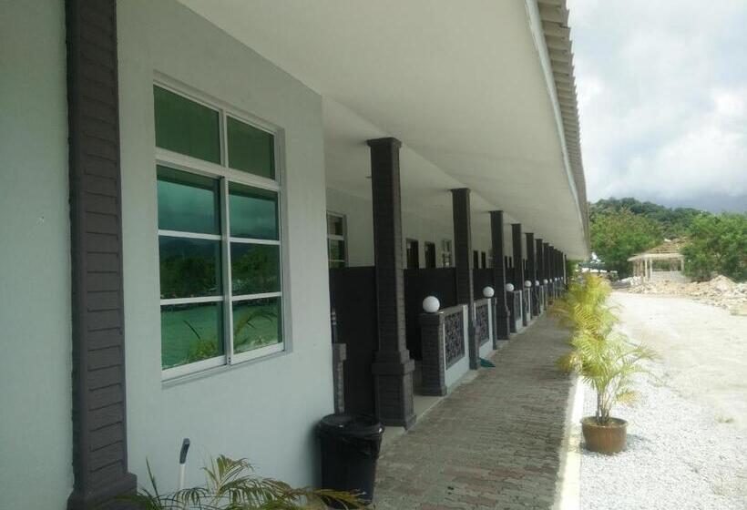 Penarak Bamboo Beach Motel