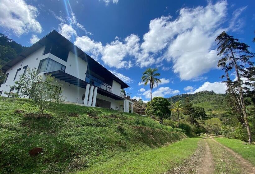 Bed and Breakfast Arte De Plumas Birding Lodge