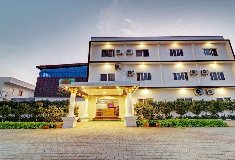 Отель Treebo Trend Shri Aprameya Resort