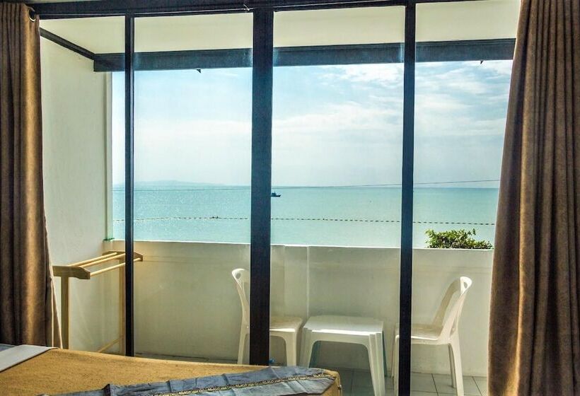 هتل Happy Jomtien   Beachfront
