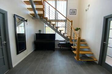 پانسیون Valet Apartment