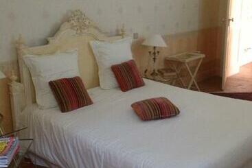 تختخواب و صبحانه Chateau Des Poccards