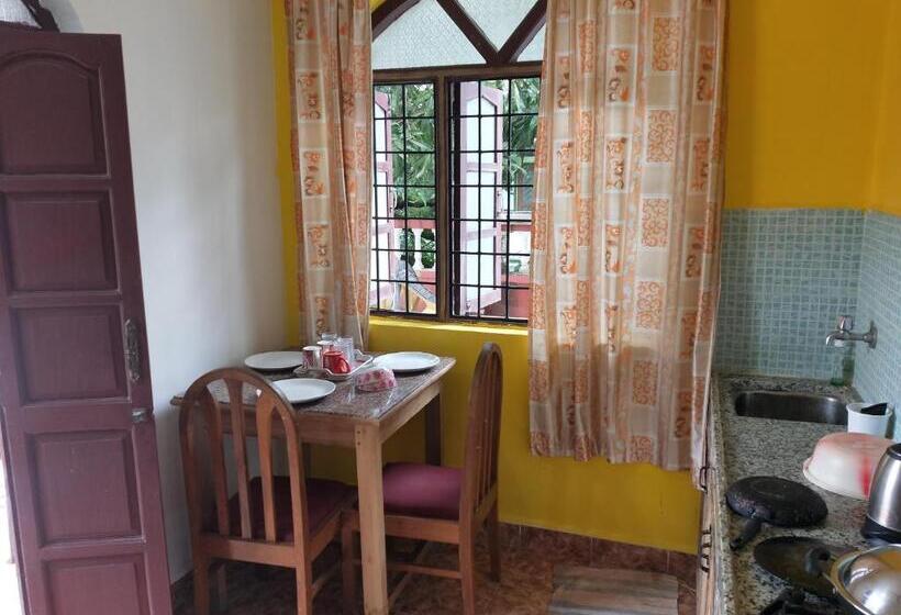 Пансион Alexmarie Guest House 5 Min To Candolim Beach